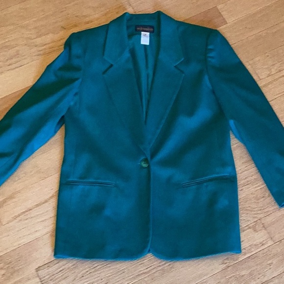 Requirements 1 button jacket size 10 in a gorgeous shade of green. lined. - Picture 6 of 10